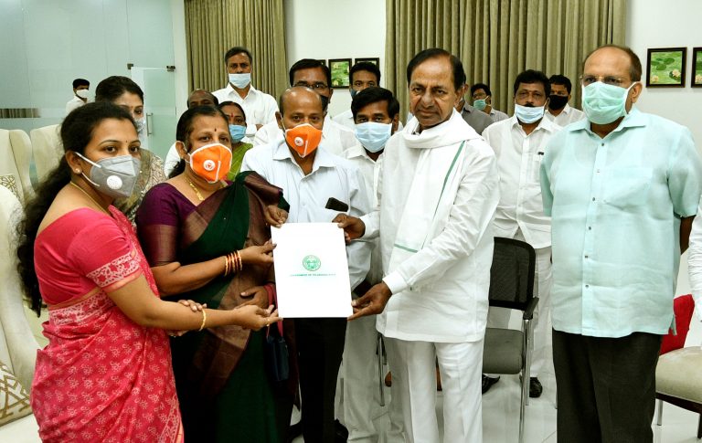 Govt Appointed Late Col Santosh Babu's Wife Santoshi As Deputy Collector Cm Kcr Handed Over The Orders 22 07 2020