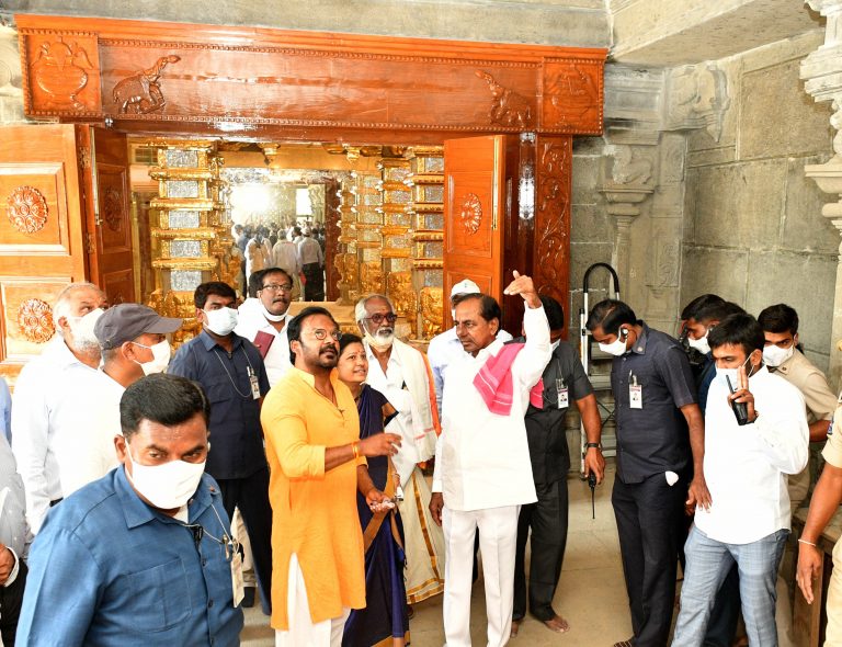 M Kcr Inspected The Ongoing Renovation Works Of Yadadri 04 03 2021