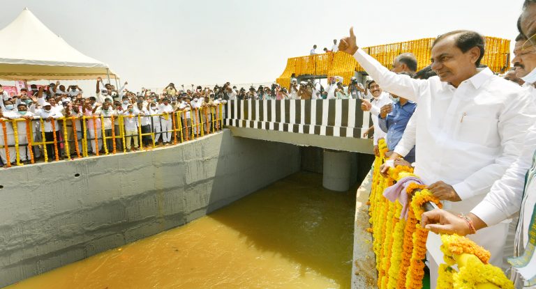 Cm Sri Kcr Releasing Kaleshwaram Water Into Gajwel Canal 06 04 2021 02 2 1