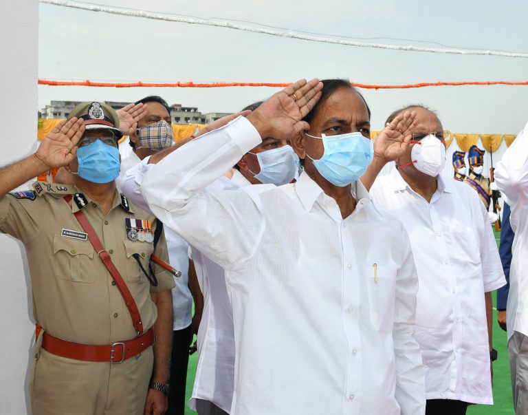 Cm Kcr Hoisted The National Flag On The Occasion Of State Formation Day 02 06 2021 (04)