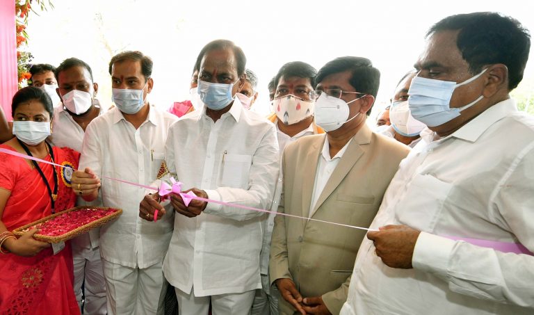 Cm Kcr Inaugurated Newly Constructed Administrative Block Ofkaloji Narayana Rao Health University In Warangal 4