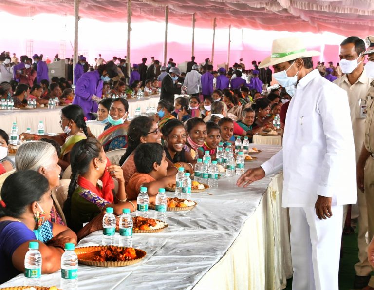 Cm Kcr Participated In Community Lunch At Vasalamarri 22 06 2021 2