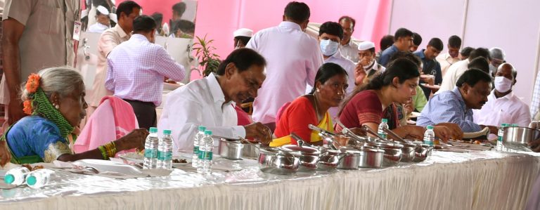 Cm Kcr Participated In Community Lunch At Vasalamarri 22 06 2021