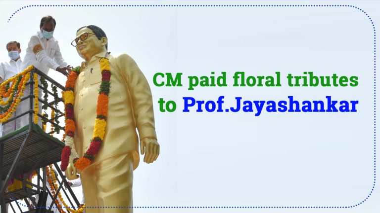 Cm Sri Kcr Paying Floral Tributes To Prof.jayashankar On His Death Anniversary In Warangal 21 06 2021