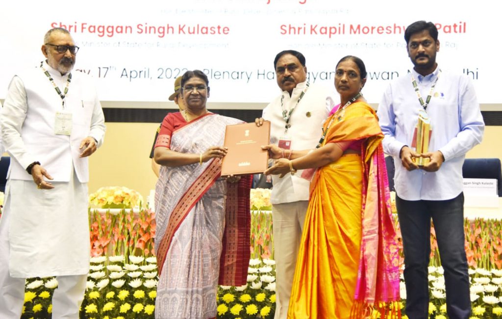 Dr P IlanchezhianASPIT bagged ISTE PERIYAR  BEST ENGINEERING COLLEGE  TEACHER AWARD  SONA College of Technology  News and Events
