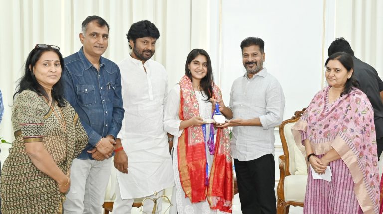 Arjuna Awardees And Asian Games 2023 Medallists And Participants Called On Cm Sri Revanth Reddy 24 01 2024 (2)