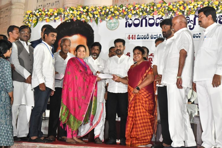 Cm Revanth Reddy Handing Over Appointment Orders To 441 Selected Candidates In Sccl 07 02 2024 (3)