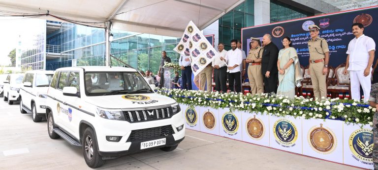 Cm Revanth Reddy Flagged Off The New Vehicles Of Telangana Anti Narcotics And Telangana Cyber Security Bureau At Command And Control Centre In Hyderabad 02 07 2024 (9)