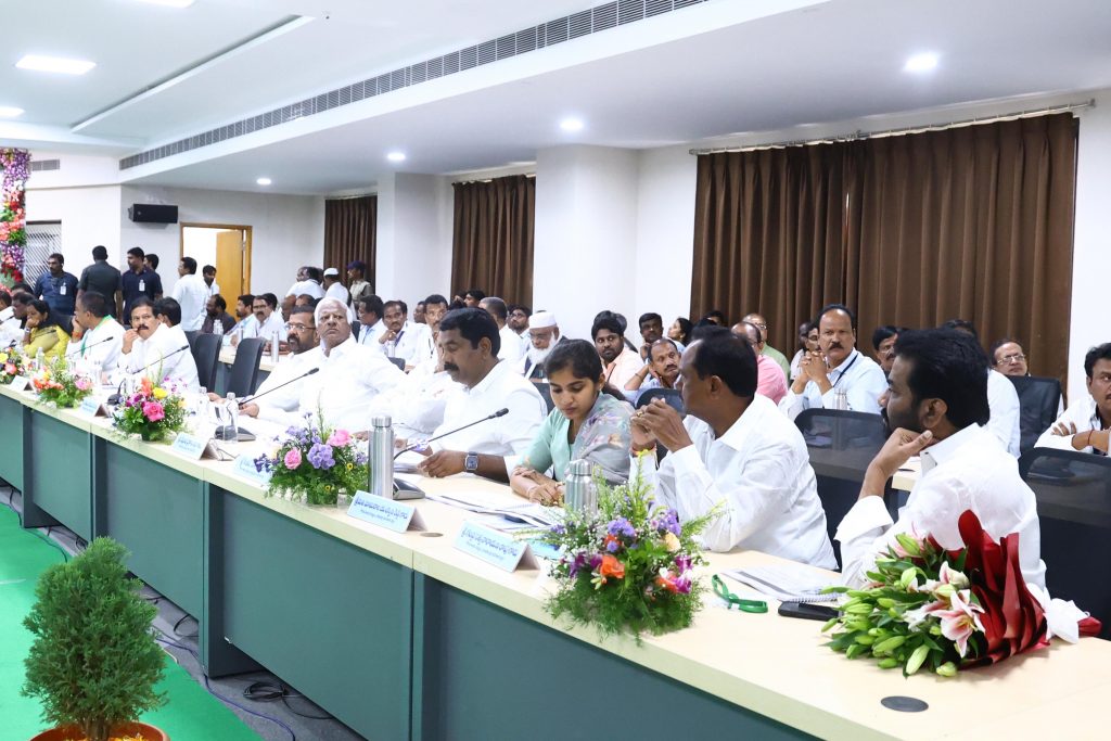 Cm Revanth Reddy Held Review Meeting Gwmc Officials At Warangal 29 06 2024 (3)