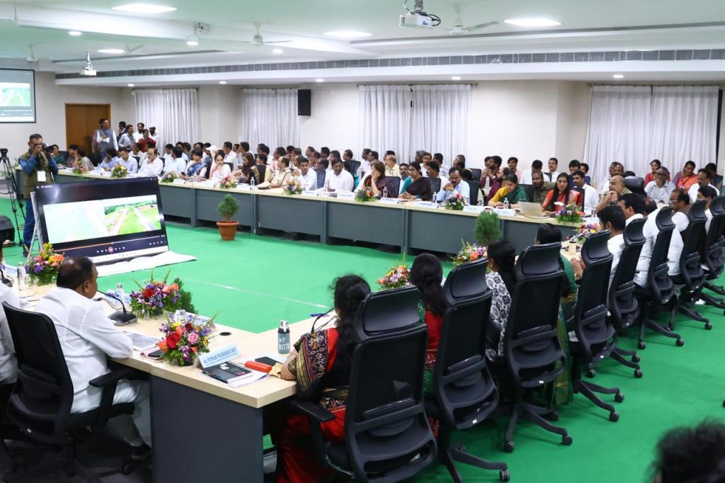 Cm Revanth Reddy Held Review Meeting Gwmc Officials At Warangal 29 06 2024 (4)