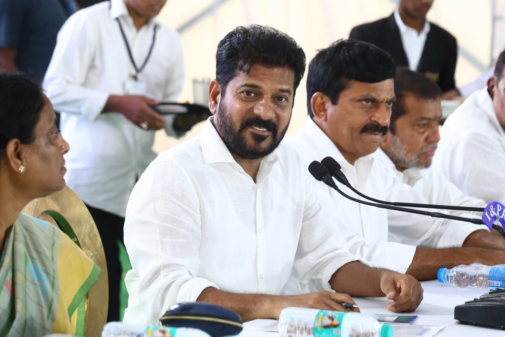 Cm Revanth Reddy Held Review Meeting Gwmc Officials At Warangal 29 06 2024 (5)