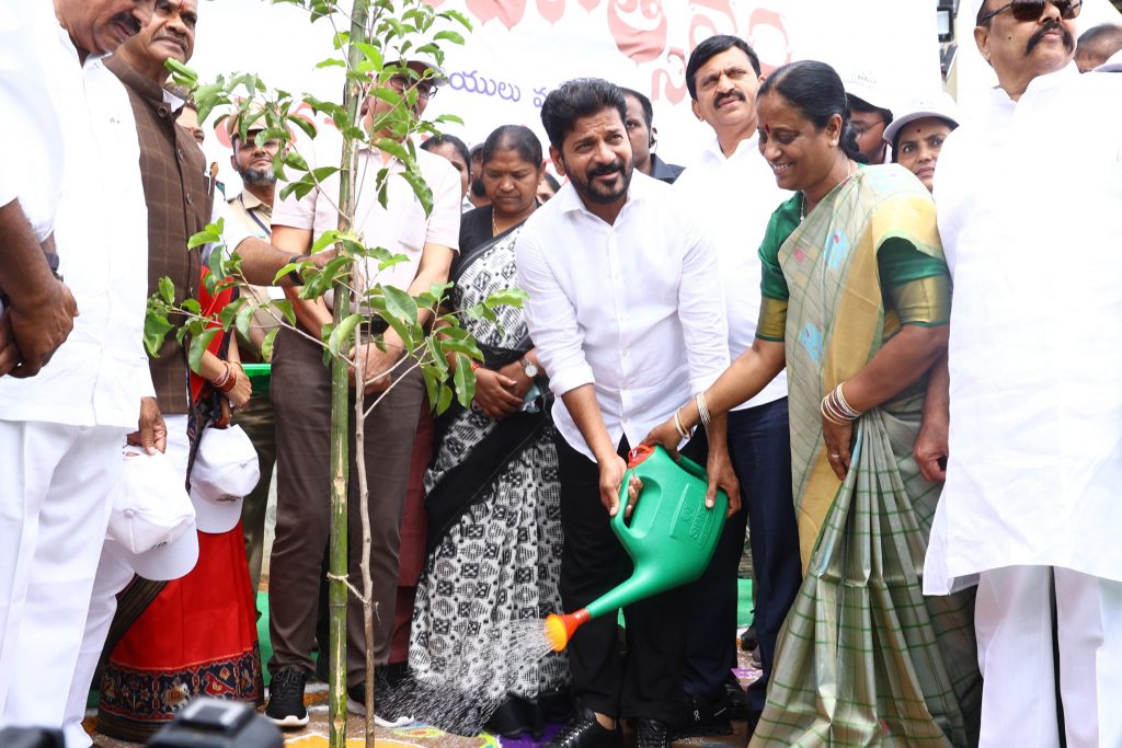 Cm Revanth Reddy Participated In Vana Mahotsavam At Warangal 29 06 2024