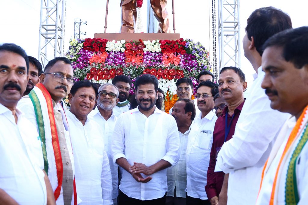 Cm Revanth Reddy Unveiled The Bronze Statue Of Former Union Minister Late Sri Sudini Jai Pal Reddy 28 07 2024 8