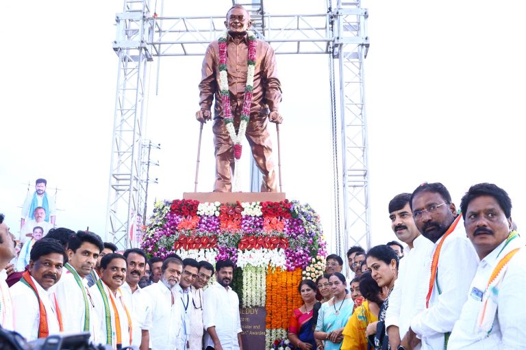 Cm Revanth Reddy Unveiled The Bronze Statue Of Former Union Minister Late Sri Sudini Jai Pal Reddy 28 07 2024 (9)