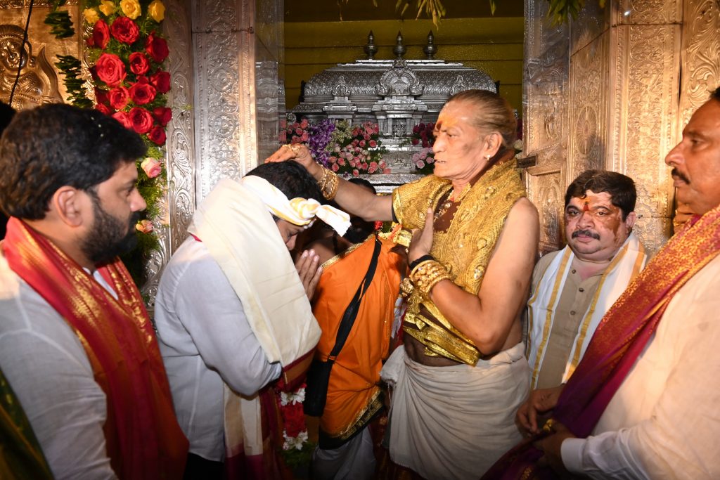 Cm Sri Revanth Reddy Visited Sri Ujjaini Mahankali Ammavaru 21 07 2024 3