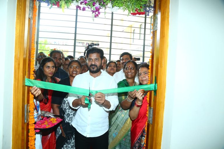 Cm Inaugurated Mahila Shakthi Canteen At Hanumakonda 29 06 2024 (4)