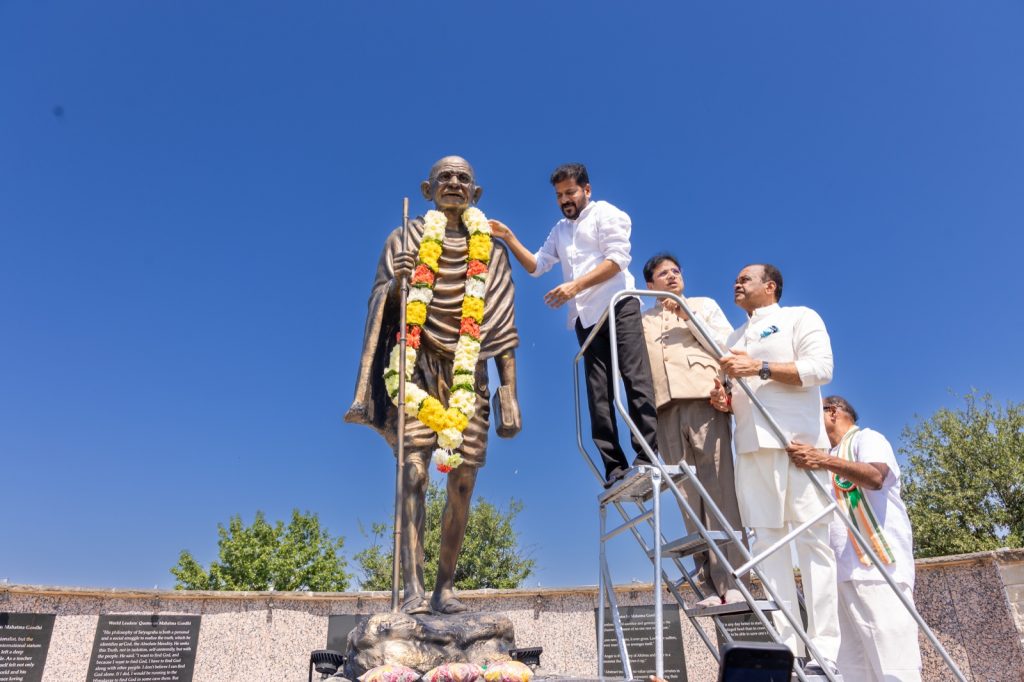 Cm A Revanth Reddy Paid Homage To Mahatma Gandhi Statue In Dallas Texas Us 4