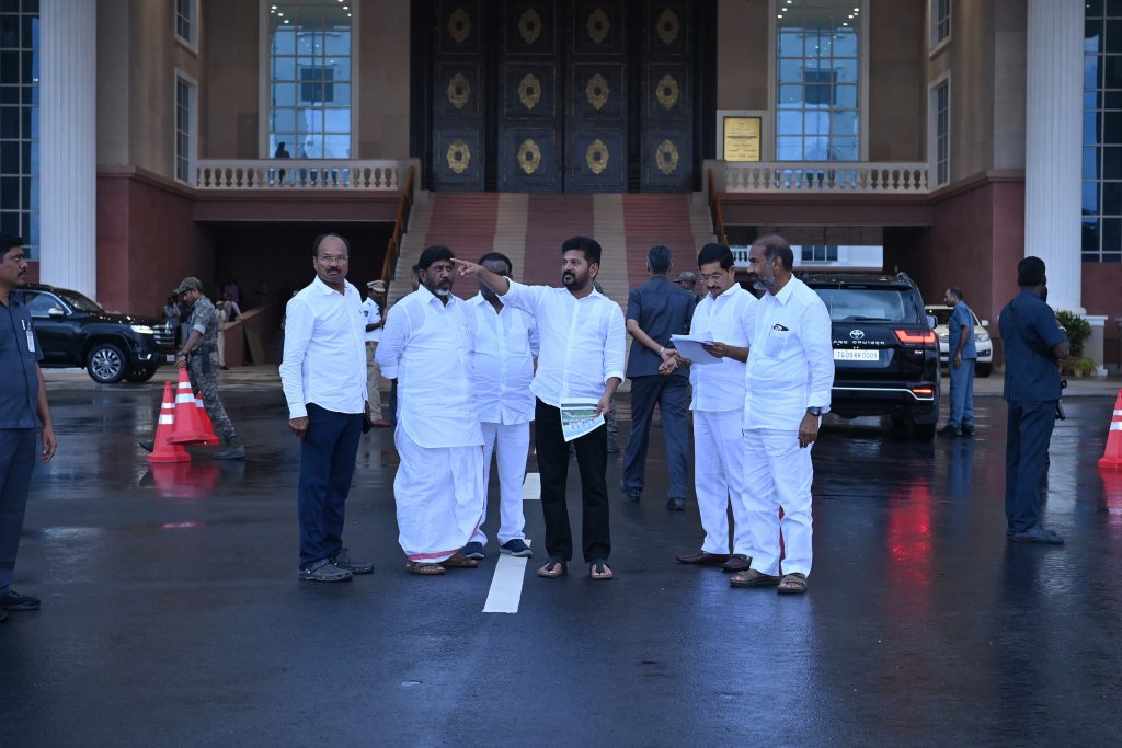 Cm Revanth Reddy Inspected The State Secretariat Premises To Install Telangana Talli Statue 20 08 2024 (6)