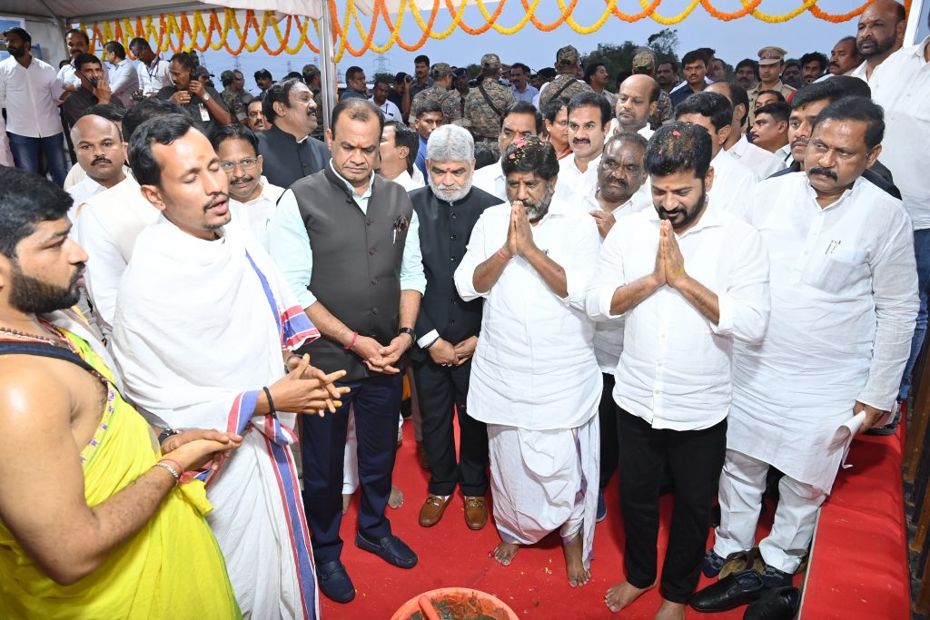 Cm Revanth Reddy Laid Foundation Stone To Young India Skill University 01 08 2024 (9)