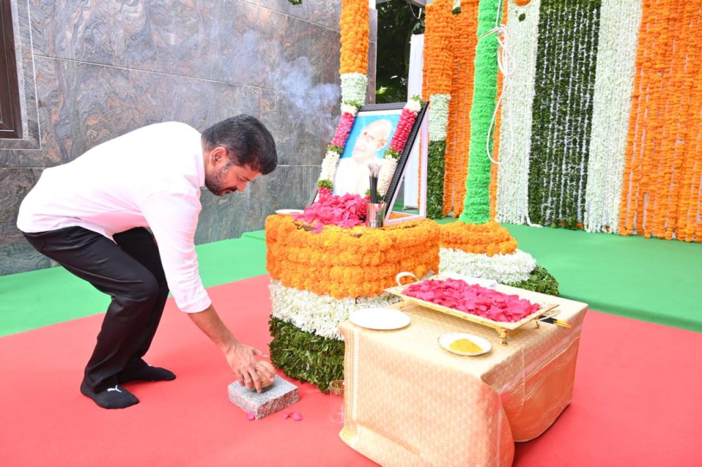 Cm Sri Revanth Reddy Hoisted The National Flag At His Residence 15 08 2024 2