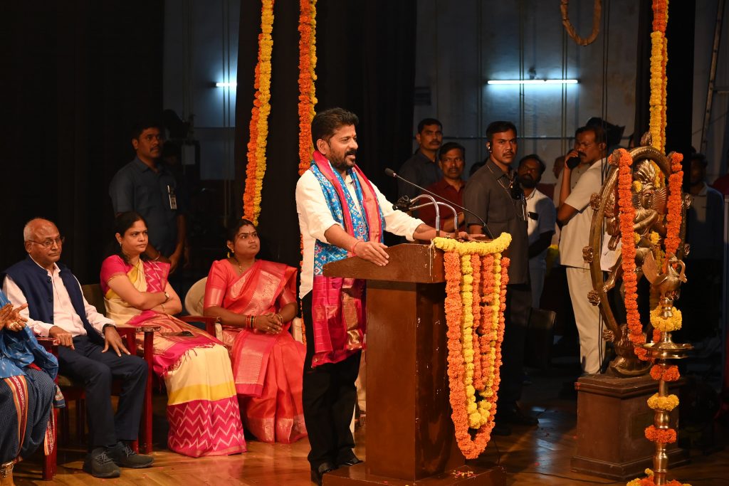 Cm Revanth Reddy Participated In Chakali Ilamma's Death Anniversary Program 10 09 2024 (2)