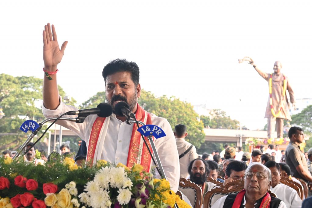 Cm Revanth Reddy Unveiled The Statue Of Former Prime Minister Rajiv Gandhi 16 09 2024 1