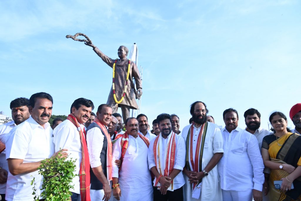 Cm Revanth Reddy Unveiled The Statue Of Former Prime Minister Rajiv Gandhi 16 09 2024 2 1