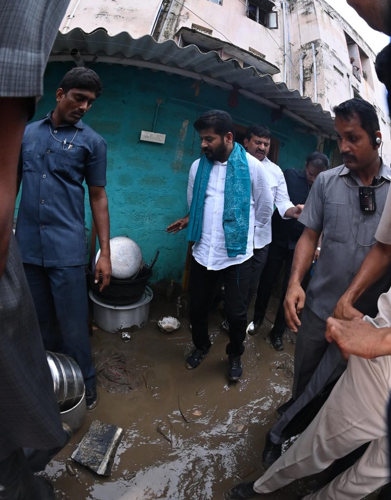 Cm Revanth Reddy Visit To Flood Hit Areas In Suryapet And Khammam 02 09 2024 26