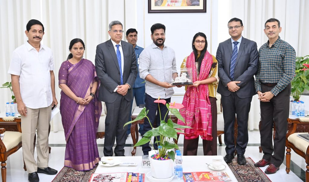 Chairperson Roshni Nadar Malhotra Met With Cm Revanth Reddy 27 09 2024