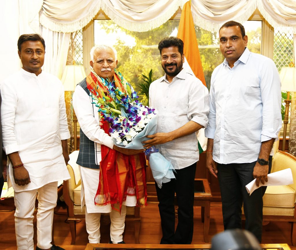 Cm Revanth Reddy Met Union Minister For Housing And Urban Affairs Manohar Lal Khattar At New Delhi 07 10 2024 (4)