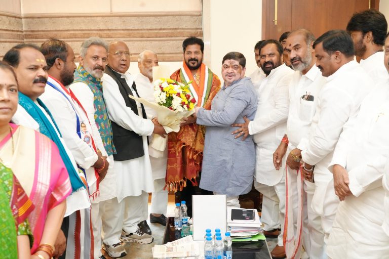 Cm Congrajulating Ministers 1