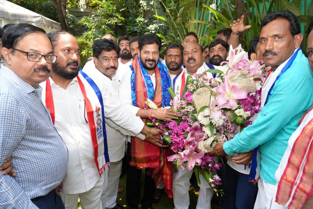 Cm Congrajulating Ministers 3