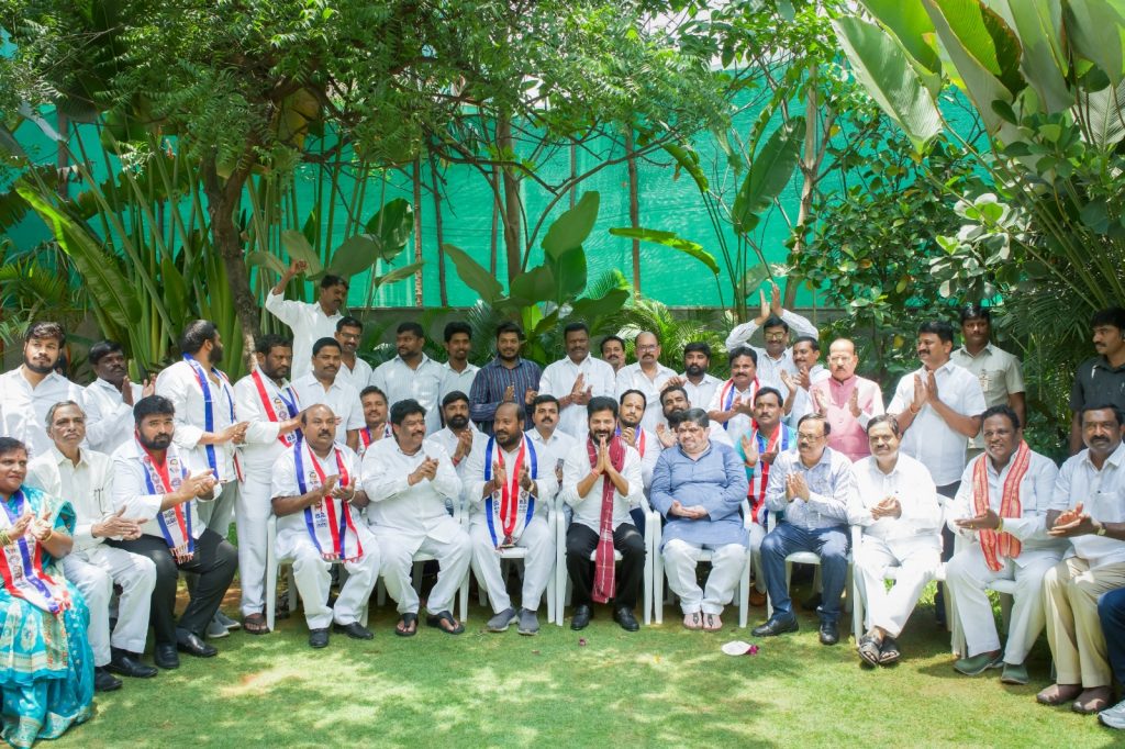 Cm Congrajulating Ministers 4